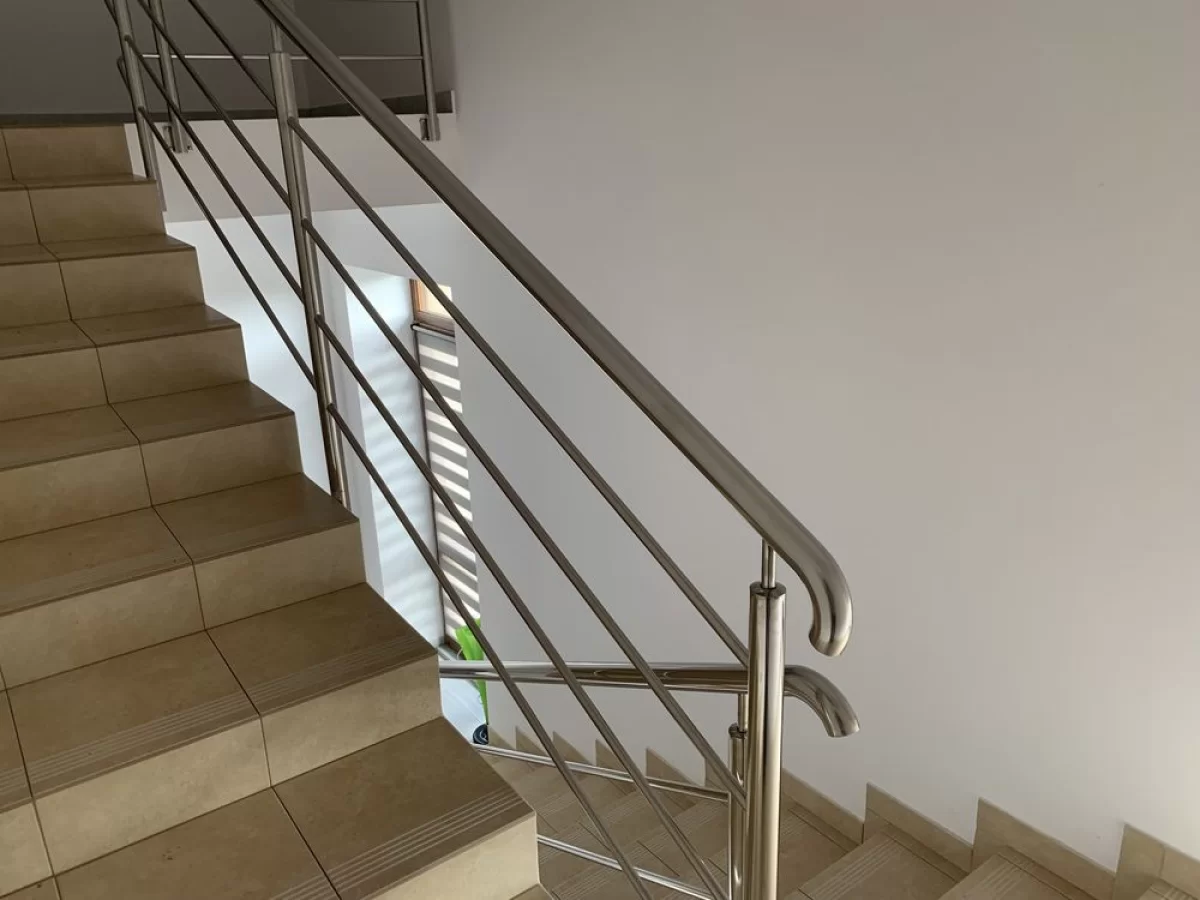 Do wynajęcia lokal użytkowy Nowy Sącz Ignacego Krasickiego 1 —- parking