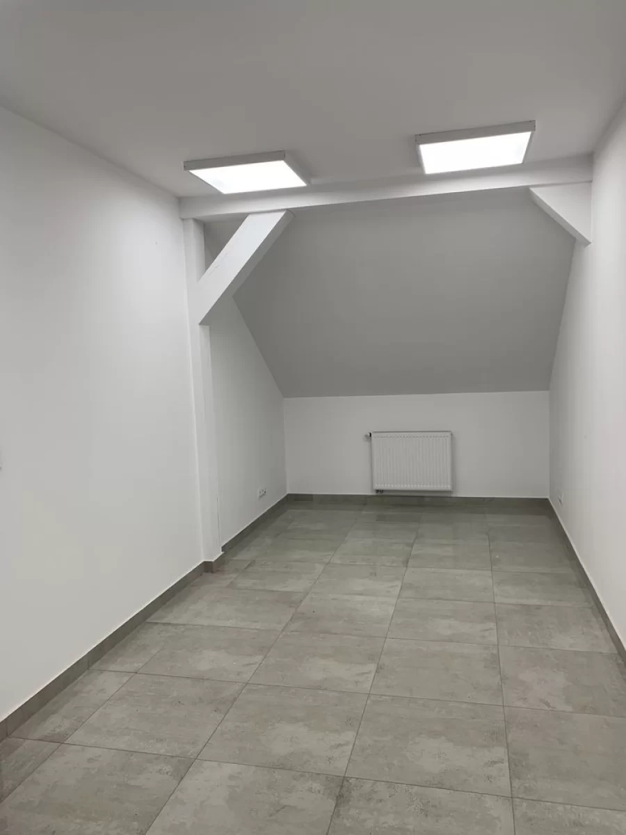 Do wynajęcia lokal użytkowy Nowy Sącz Ignacego Krasickiego 1 —- parking