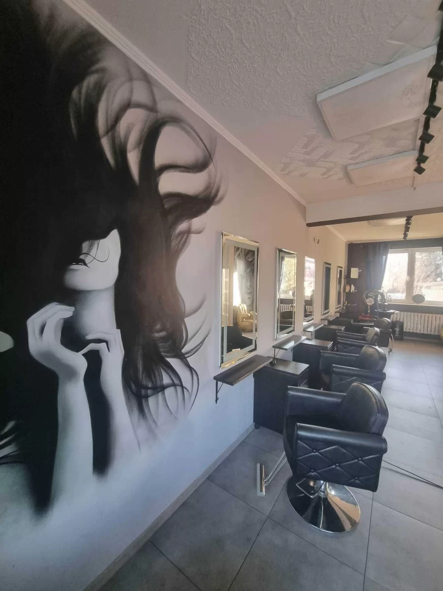 Odstąpię Sprzedam Salon fryzjerski z wyposażeniem Lębork