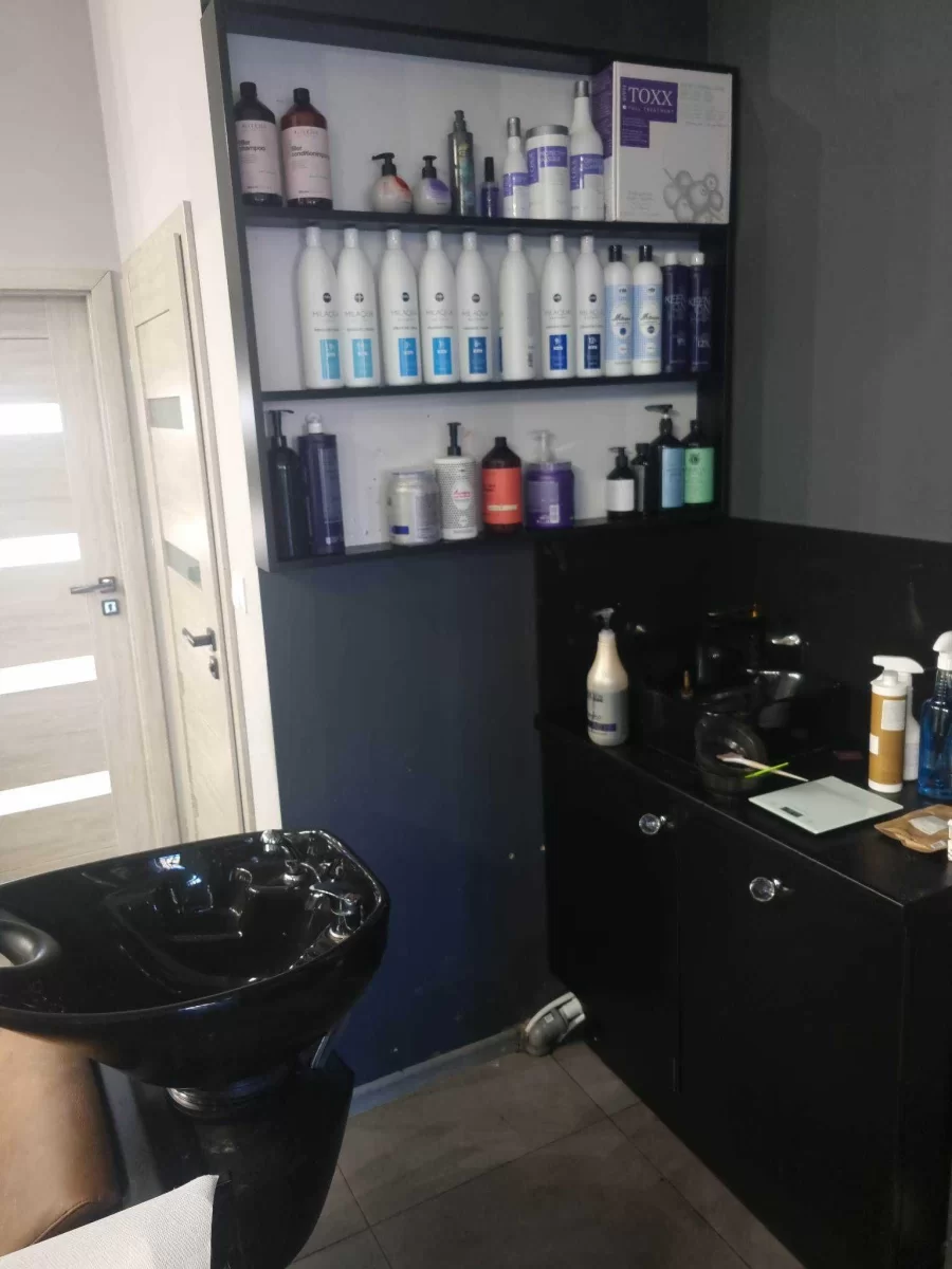 Odstąpię Sprzedam Salon fryzjerski z wyposażeniem Lębork