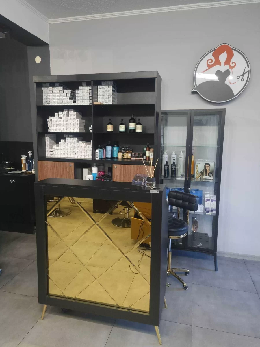 Odstąpię Sprzedam Salon fryzjerski z wyposażeniem Lębork