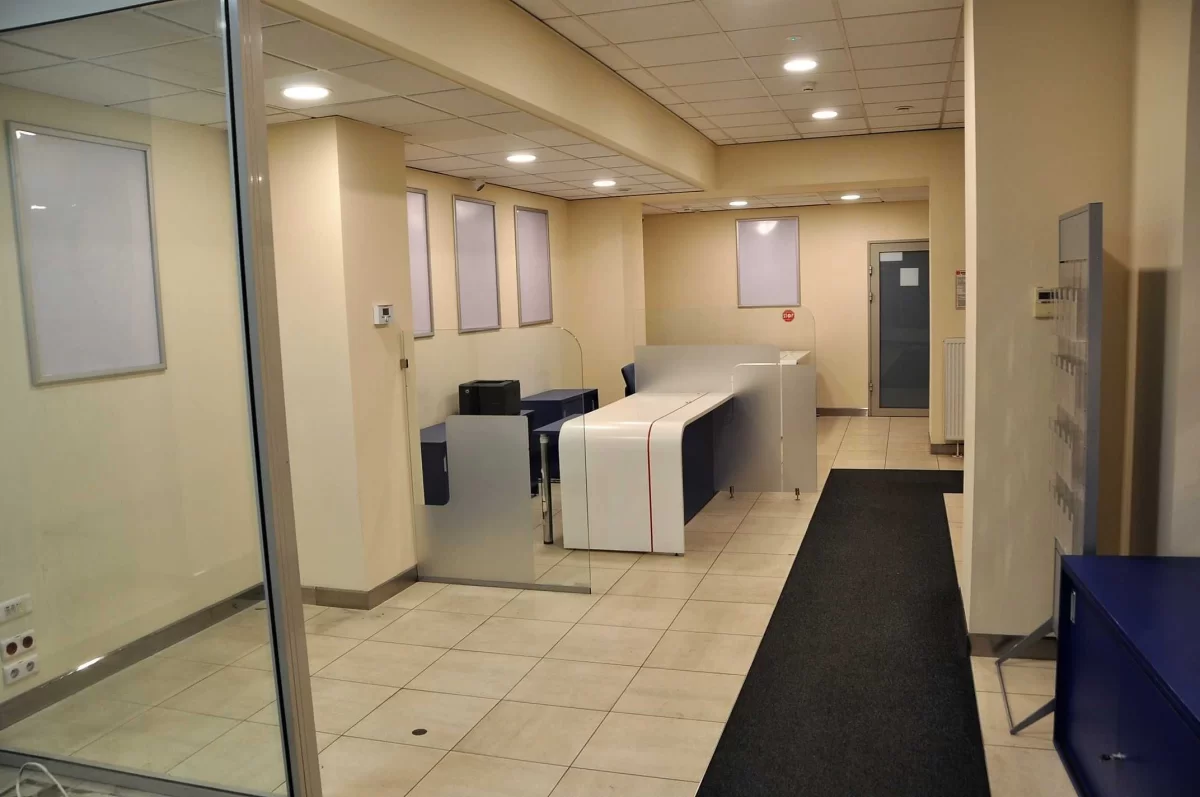 Do wynajęcia lokal handlowo - usługowy 110 m² centrum Ostrów Wielkopolski