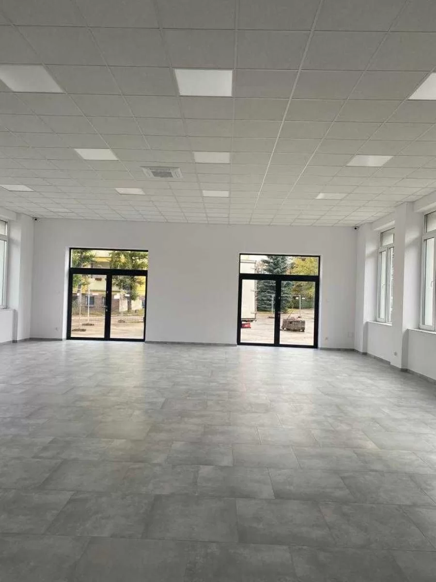 Wynajmę lokal handlowo-usługowy 160m2 Dęblin centrum