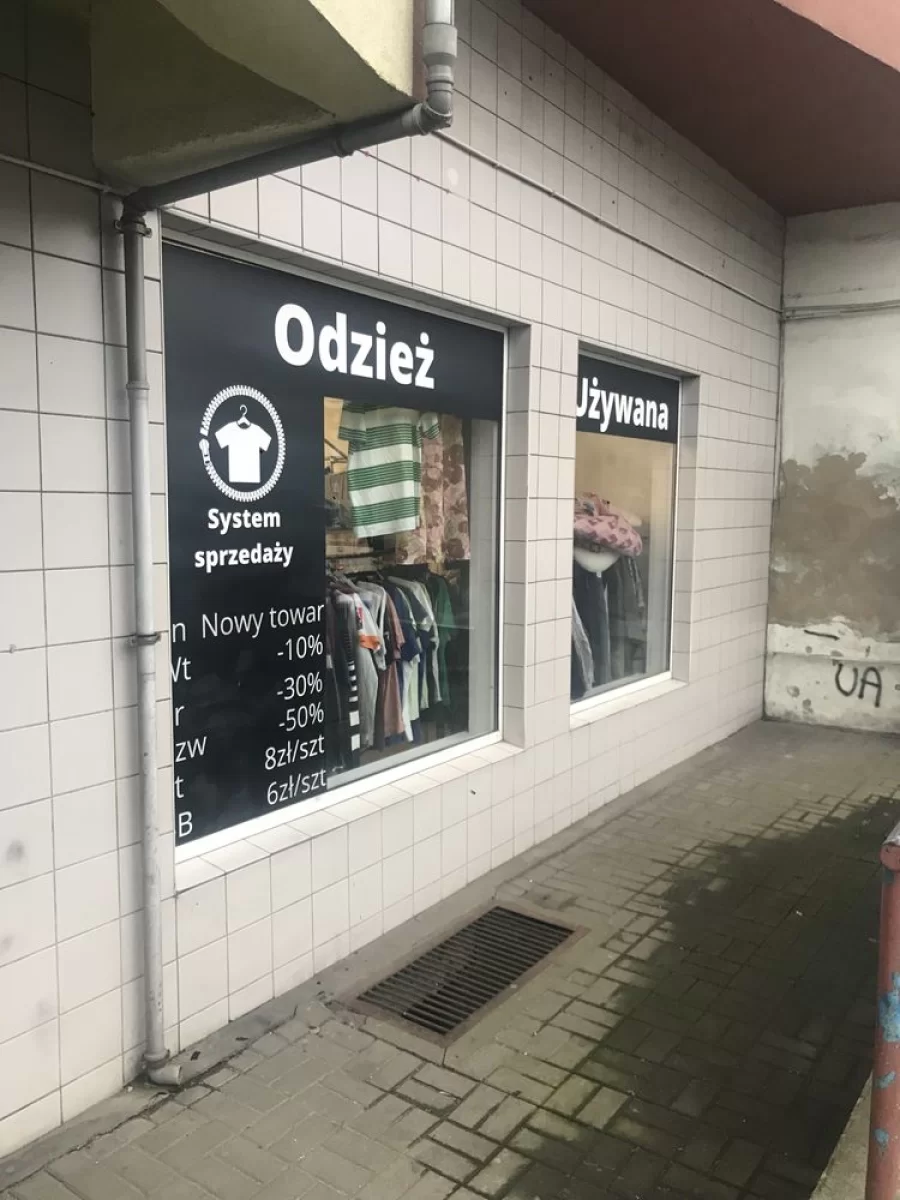 Odstąpię sklep z Odzieżą używaną Niski Czynsz