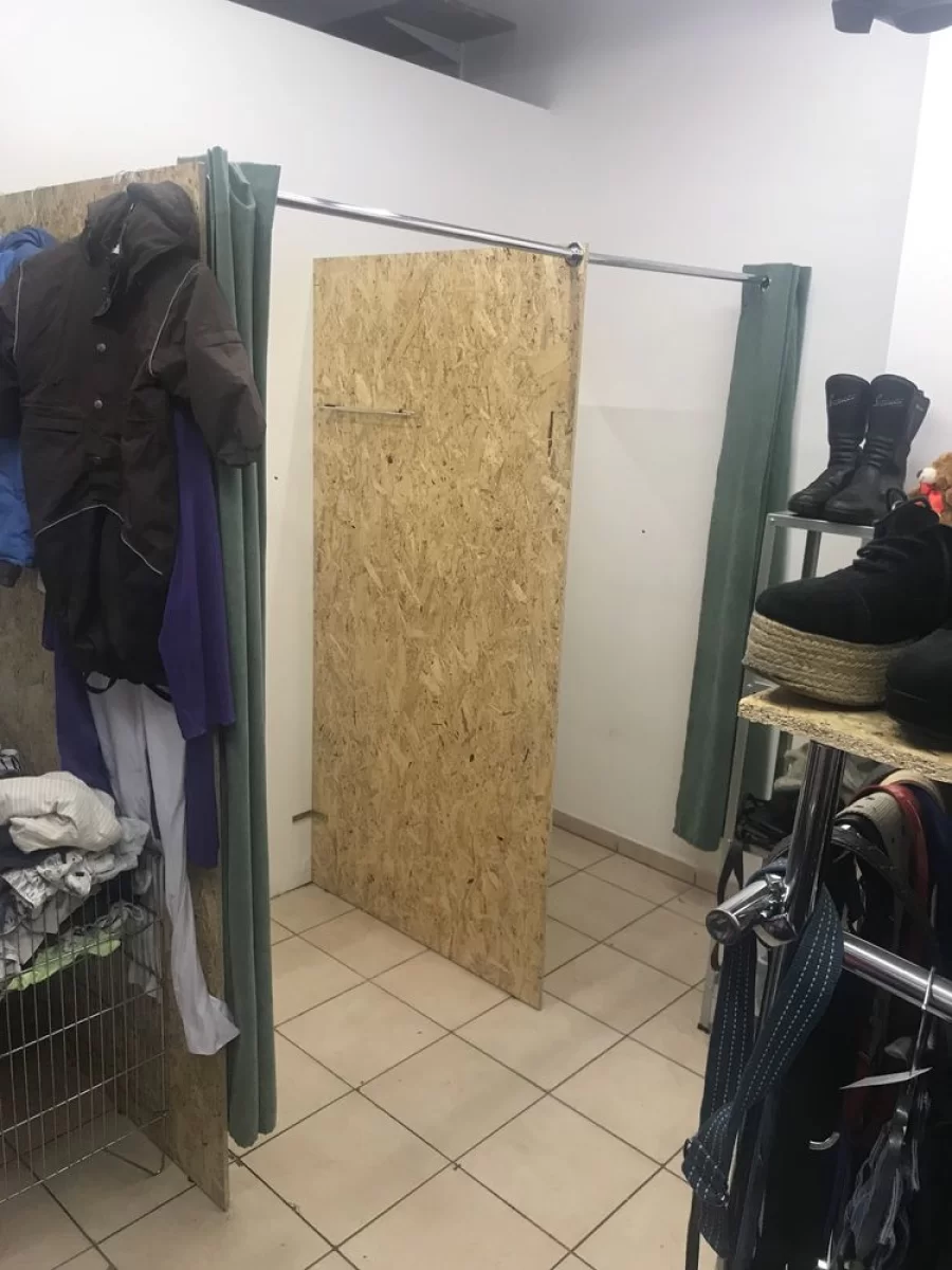 Odstąpię sklep z Odzieżą używaną Niski Czynsz