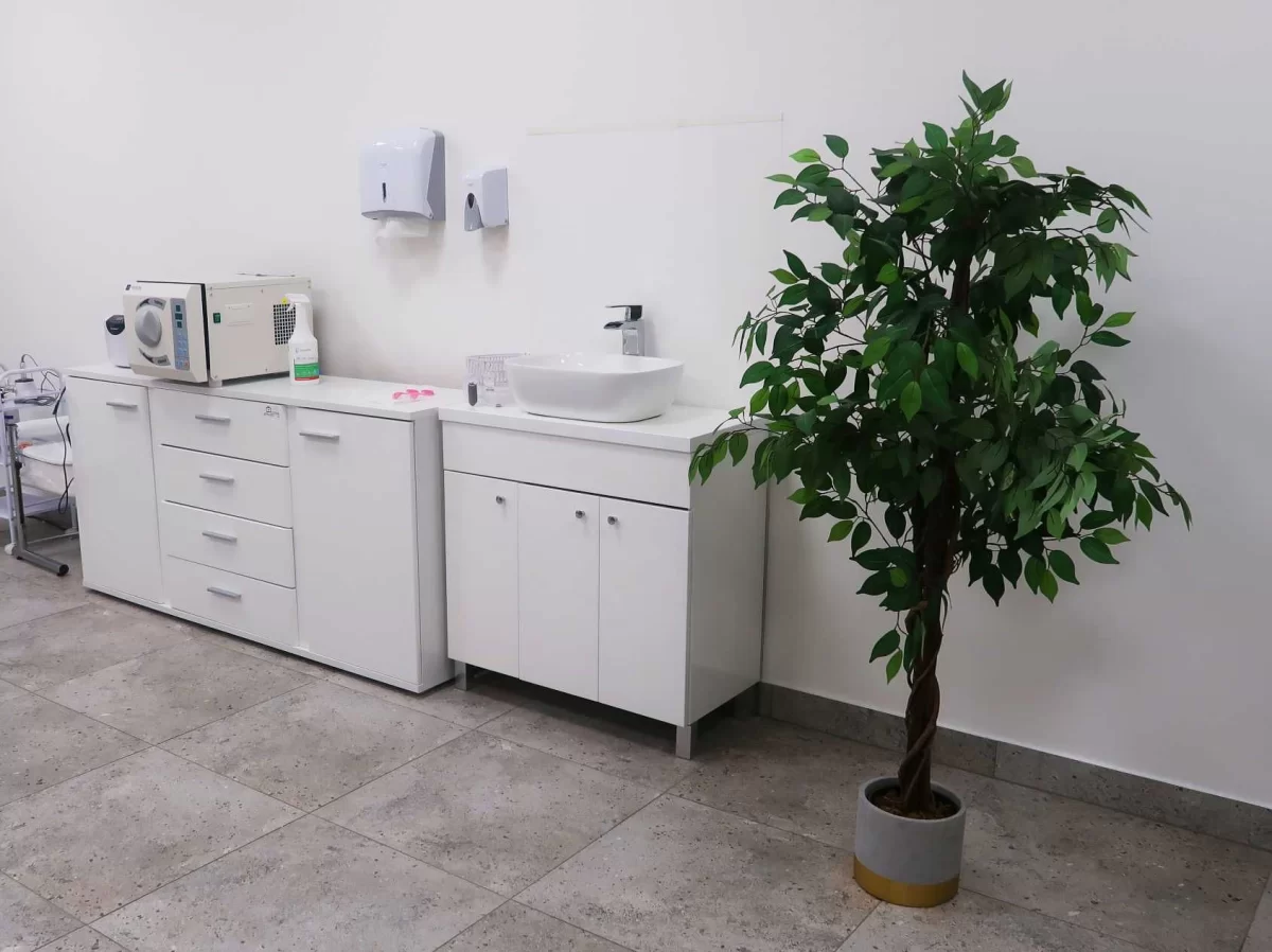 Sprzedam salon paznokci, salon kosmetyczny