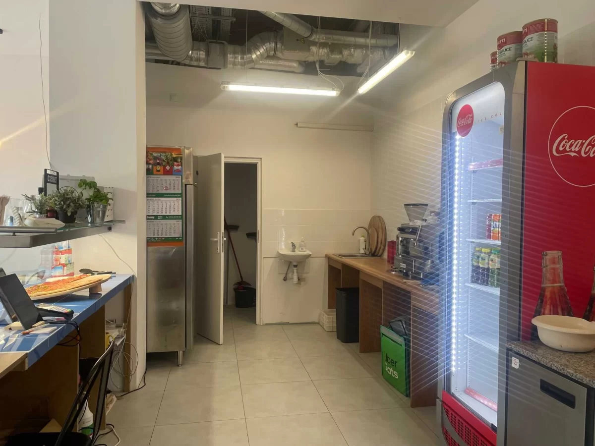 Sprzedam Lokal Pizzeria wraz z wyposażeniem na Mokotowie.
