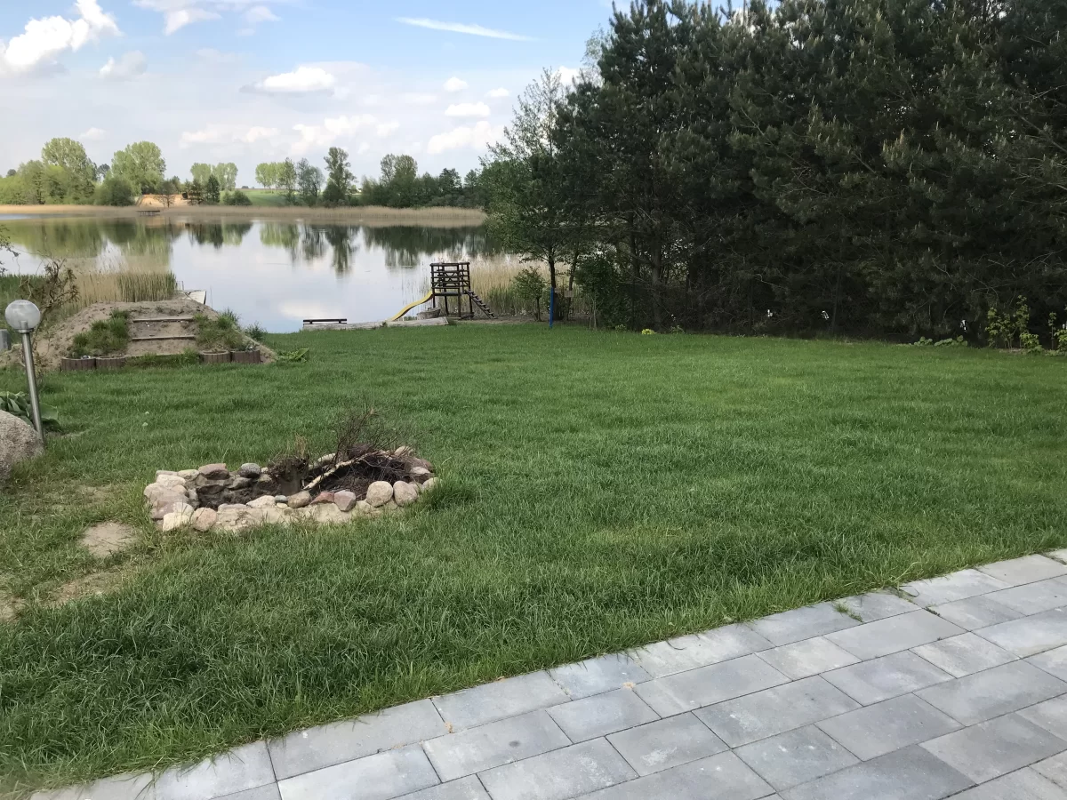 Działka do własną linią brzegową jez. Kamienieckie z domkiem, własna plaża, pomost