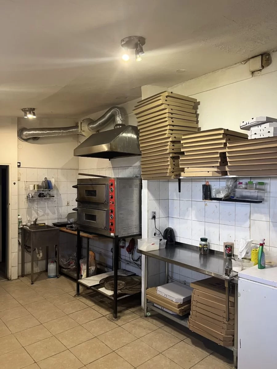 Sprzedam Odstąpię lokal gastronomiczny. 1600 zł - czynsz. Gotowy biznes.