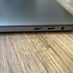 Laptop Macbook Pro 2019 A1990 32GB/500ssd ladowarka hub