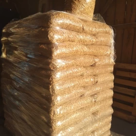 Pellet drzewny iglasty transport rozładunek Sucha Beskidzka