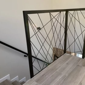 Balustrady poręcze barierki stopnie drewniane konstrukcje stalowe