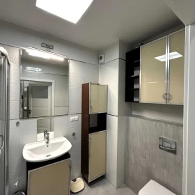 Wynajmę Mieszkanie na wynajem 46m2–2 pokoje, parking, klima