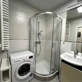 Wynajmę Mieszkanie na wynajem 46m2–2 pokoje, parking, klima