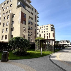 Wynajmę Mieszkanie na wynajem 46m2–2 pokoje, parking, klima
