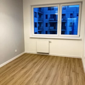 Wynajmę 2 pokojowe mieszkanie Poznań z balkonem i parkingiem Rataje