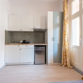 Wynajmę kawalerka Poznań z balkonem obok tramwaj Wierzbiecice