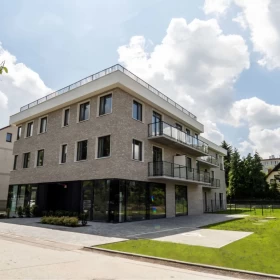 Przeszklony nowoczesny lokal idealny pod osiedlową kawiarnię Kraków