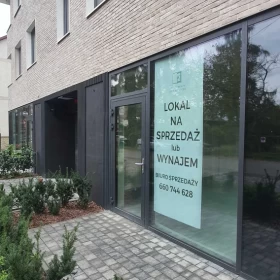 Przeszklony nowoczesny lokal idealny pod osiedlową kawiarnię Kraków