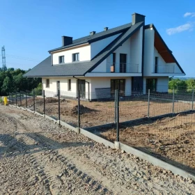 Sprzedam Dom w zabudowie bliźniaczej Rzeszotary