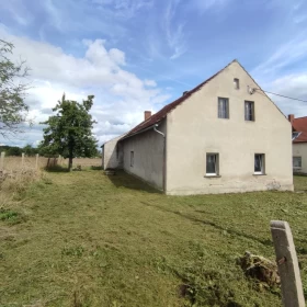Sprzedam Dom na wsi z pomieszczeniami gospodarczymi