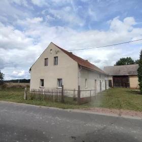 Sprzedam Dom na wsi z pomieszczeniami gospodarczymi