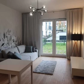 Wynajmę Mieszkanie 40m, 2 pokoje, duży ogródek, Kłobucka Warszawa
