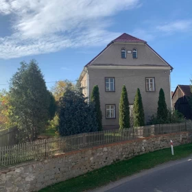 Poniemiecki dom z działką w zabudowie zagrodowej Ratajno