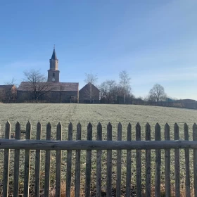 Poniemiecki dom z działką w zabudowie zagrodowej Ratajno