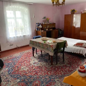 Poniemiecki dom z działką w zabudowie zagrodowej Ratajno
