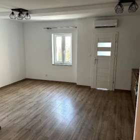 Luksusowe Mieszkanie do Wynajęcia w Zabytkowej Kamienicy Oleśnica