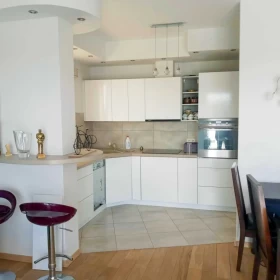 Wynajmę mieszkanie Warszawa 3 pokoje, 81 m2, 150 m. od metra Młociny