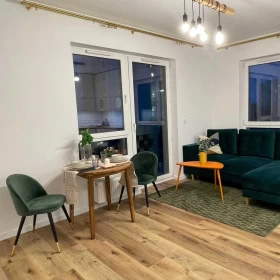 Wynajmę mieszkanie 60m2, 2 sypialnie, 2 łazienki, salon z aneksem Gocław, ul.Optyków