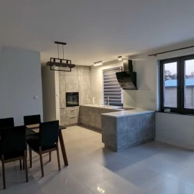 Wynajmę mieszkanie 80m2, salon, dwie sypialnie, ogród, użytkowe poddasze Jeżów Sudecki Wynajmę mieszkanie 80m2, salon, dwie sypialnie, ogród, użytkowe poddasze Jeżów Sudecki