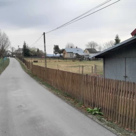 Sprzedam Dom drewniany, budynek gospodarczy, działka budowlana