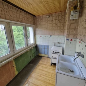 Sprzedam 2 pokoje do remontu Łódź balkon