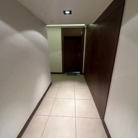 Sprzedam Nowoczesna kawalerka 30m2 z ogródkiem i z widokiem na lasek Dębiecki.