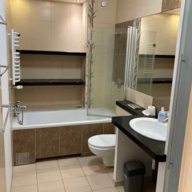 Wynajmę Ładne, 3-pokojowe mieszkanie do wynajęcia, Kraków, Cystersów 68m2