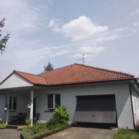 Ładny dom z magazynem, ogród, Kobylniki 15 km od centrum Poznania.