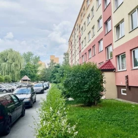 Sprzedam jasne 2 pokojowe mieszkanie 39 m2 - po remoncie z piwnicą