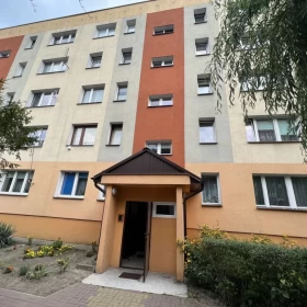 Sprzedam mieszkanie z garażem warka