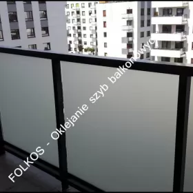 Folie matowe na szklane balkony-oklejanie balkonów Warszawa- Folkos folie Warszawa