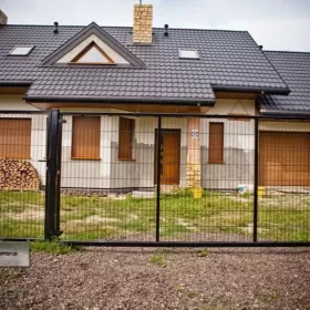 Ogrodzenia panelowe + podmurówka + montaż. 51 drutów pionowych.