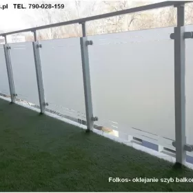 Folkos folie matowe zewnętrzne na szklane balustrady balkonowe- Oklejanie balkonów Warszawa Folkos folie okienne