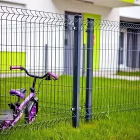 Ogrodzenia panelowe + podmurówka + montaż. 51 drutów pionowych.