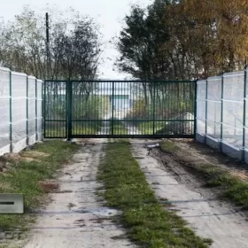 Ogrodzenia panelowe + podmurówka + montaż. 51 drutów pionowych.