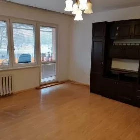 Sprzedam mieszkanie Bełchatów parter 53m2 balkon w bloku centralne ogrzewanie z sieci 400 zl czynsz
