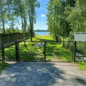 Sprzedam działkę budowlaną koło Piszu w Rostkach z dostępem do jeziora