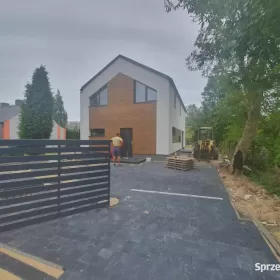 Sprzedam działkę inwestycyjną z domem w Piastowie ,działka 6