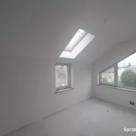 Sprzedam działkę inwestycyjną z domem w Piastowie ,działka 6